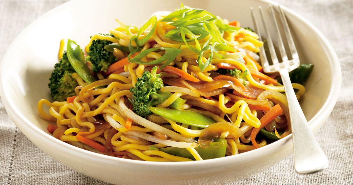 Stir-fried vegetable noodles